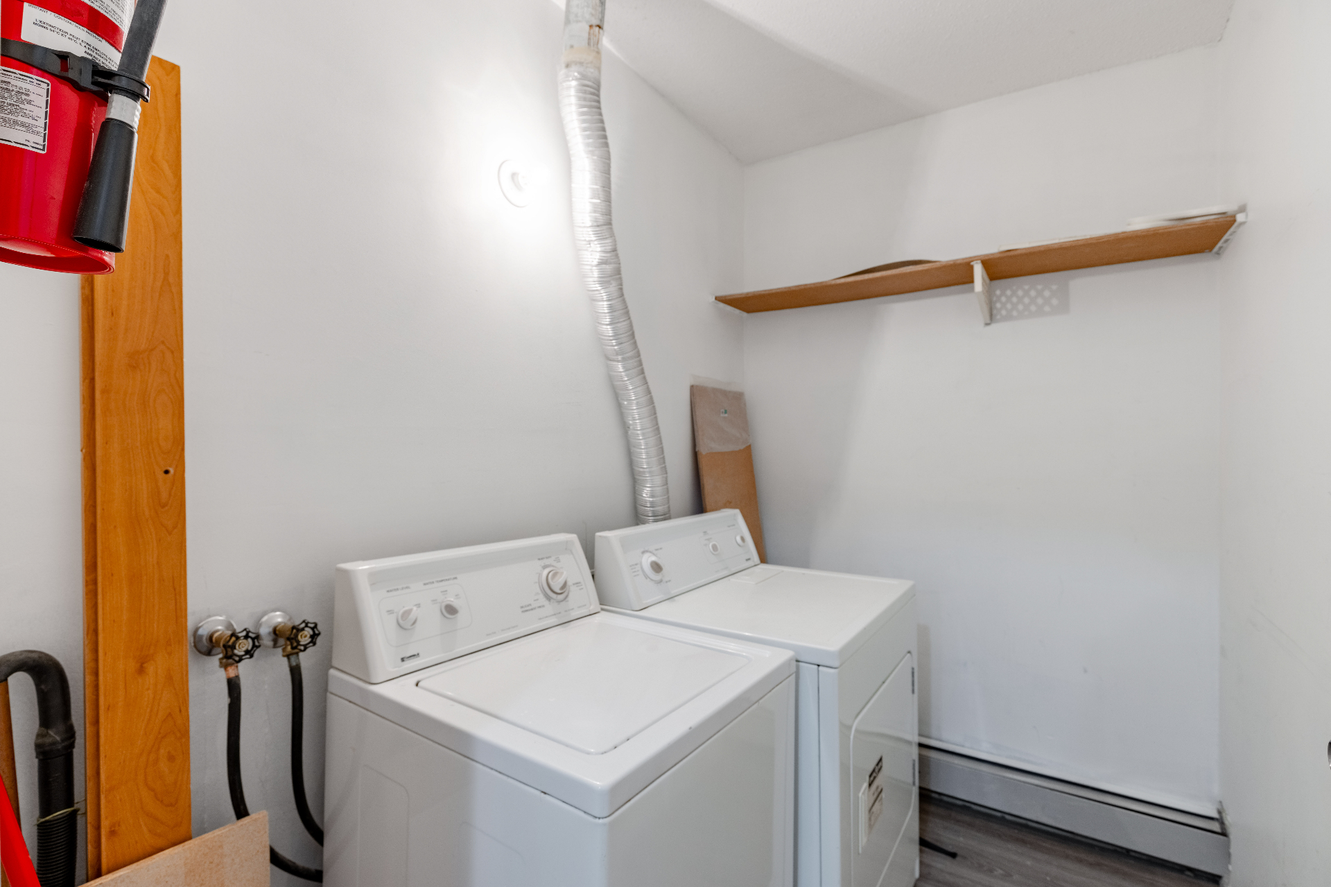 低价出售！Lakewood Civic Centre两房公寓出售·419 Tait Court # 301——林与唐地产 - 10